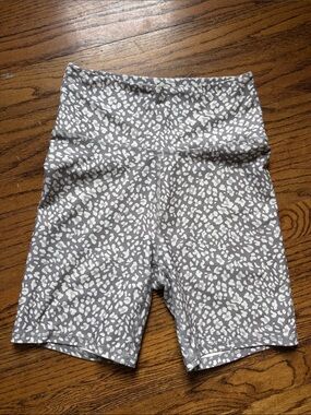 Balance Collection Girls White & Gray Leopard-Print High-Rise Bike Shorts